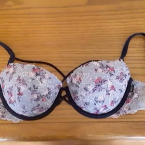 Lightly worn Bra very comfortable